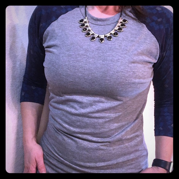 LuLaRoe Tops - LuLaRoe Randy Tee Size Small A13